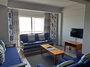 家庭公寓 | 起居區 | 32-吋平面電視、衛星頻道、電視