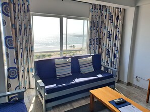 Family Apartment | Premium bedding, desk, iron/ironing board, free WiFi - Silver Sands Self Catering (Durban)