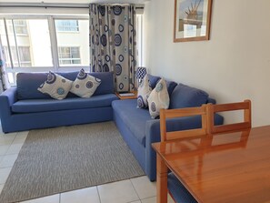 家庭公寓, 1 間臥室 | 起居區 | 32-吋平面電視、衛星頻道、電視