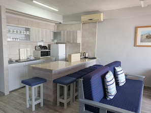 Suite Familiale | Cuisine privée | Réfrigérateur, micro-ondes, four, plaque de cuisson