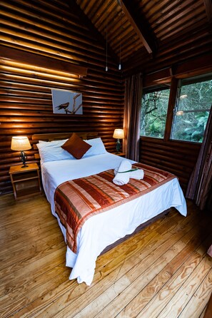 2 dormitorios, tabla de planchar con plancha, cunas gratuitas