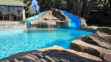 Poolside bar