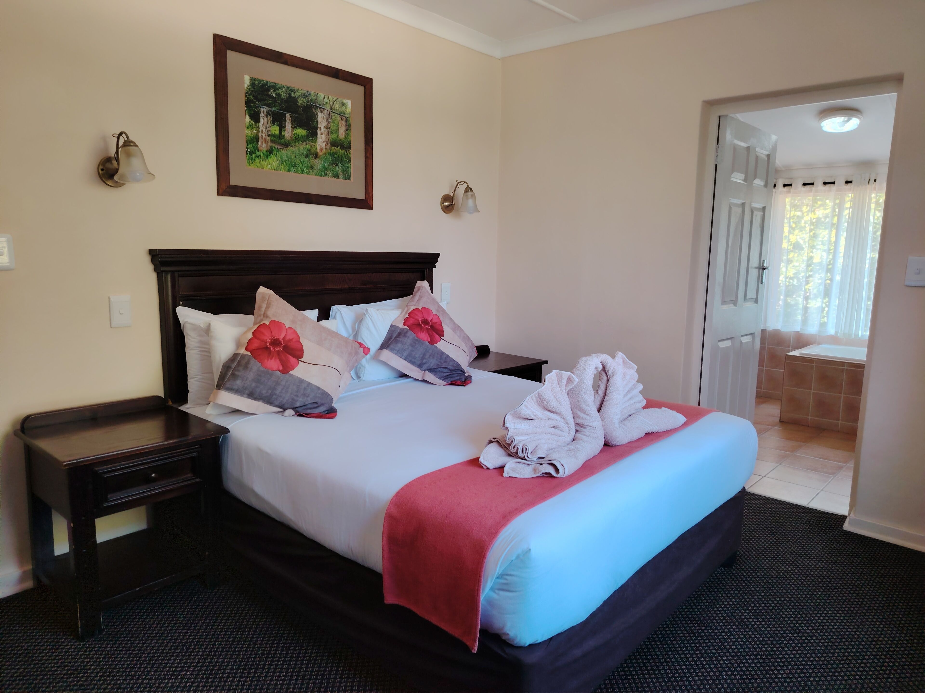 Chalet, 2 Bedrooms (Self Catering 6 Sleeper) | In-room safe, iron/ironing board, bed sheets