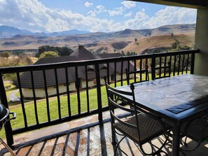 In-room safe, desk, bed sheets - Fairways Self Catering (Drakensberg Gardens)