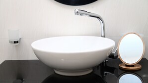 Family Suite | Bathroom sink - Noel Hotel Bakuriani (Borjomi)