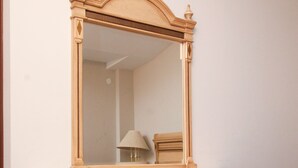 Family Suite | Living room | Flat-screen TV - Noel Hotel Bakuriani (Borjomi)