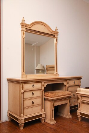 Family Suite | Living room | Flat-screen TV - Noel Hotel Bakuriani (Borjomi)