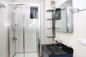 Family Suite | Bathroom shower - Noel Hotel Bakuriani (Borjomi)