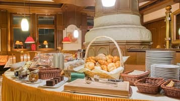 Desayuno buffet diario (EUR 15.9 por persona)