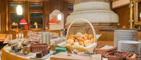 Daily buffet breakfast (EUR 15.9 per person)