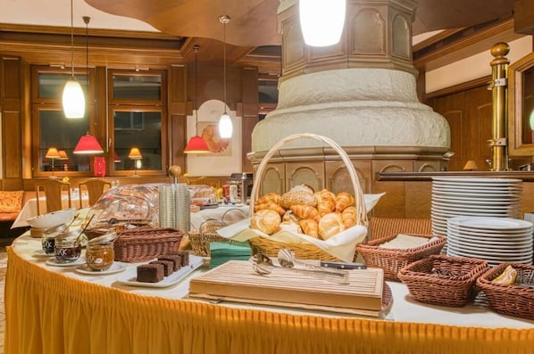 Desayuno buffet diario (EUR 15.9 por persona)