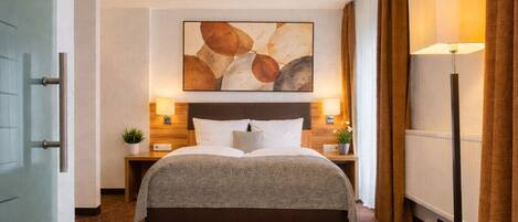 Ropa de cama hipoalergénica, escritorio, cortinas opacas