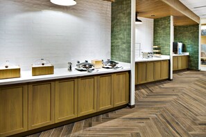 Free daily continental breakfast  - Fairfield by Marriott Inn & Suites Deerfield Beach Boca Raton (Deerfield Beach)