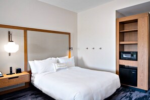 Tempur-Pedic beds, desk, laptop workspace, iron/ironing board - Fairfield by Marriott Inn & Suites Deerfield Beach Boca Raton (Deerfield Beach)