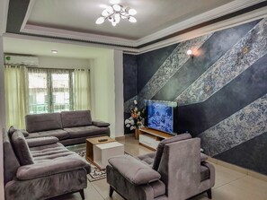Deluxe Apartment, 3 Bedrooms | Living area | 32-inch flat-screen TV with satellite channels, TV - Appartement Meublé VIP Douala Bonapriso (Douala)