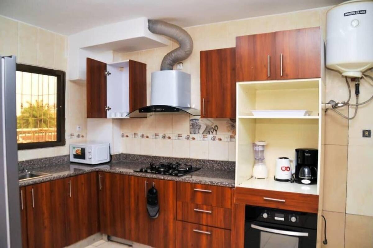 superior apartment, 2 bedrooms | private kitchen | full-sized fridge, microwave, oven, stovetop