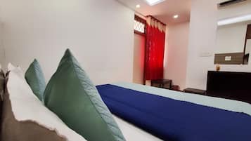 1 bedroom, bed sheets