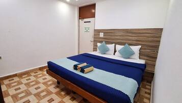 Comfort Room | 1 bedroom, bed sheets