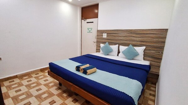 Comfort Room | 1 bedroom, bed sheets - Atharv Coastal End Guest House (Baga)