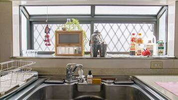 Private Vacation Home | Private kitchen | Fridge, microwave, stovetop, cookware/dishes/utensils