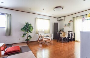 Private Vacation Home | Living area | Flat-screen TV - Villa Traditional Designer House Shin Itabashi (Tokyo)