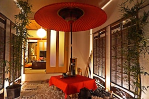 Interior entrance - Villa Traditional Designer House Itabashi (Tokyo)