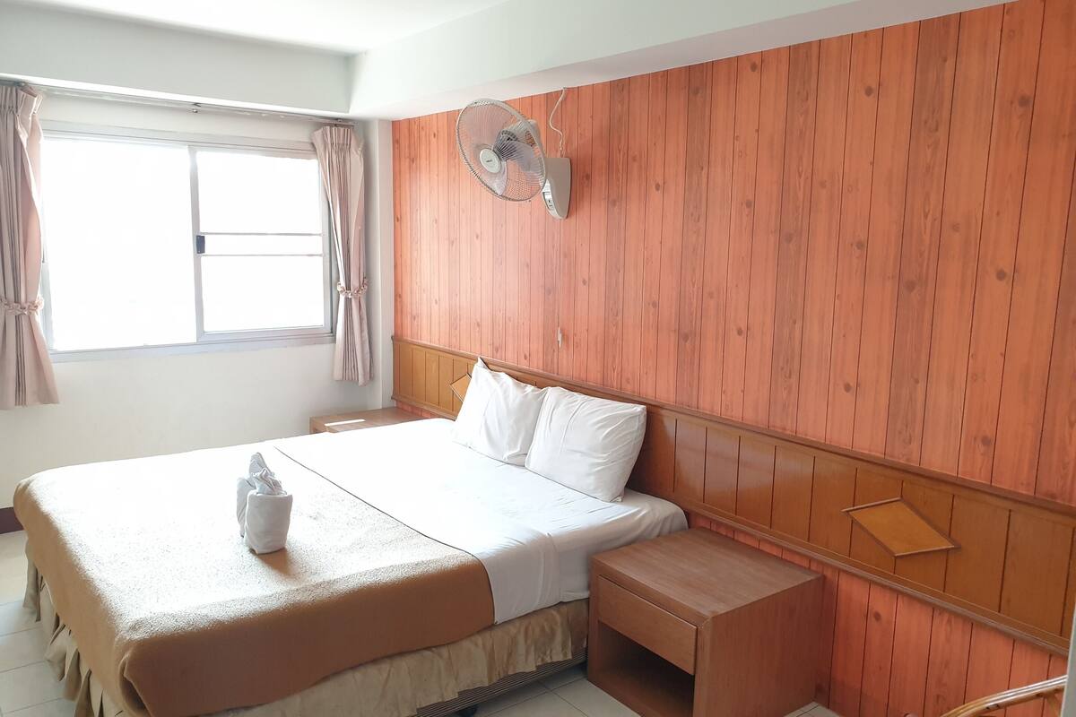 In-room safe, desk, free WiFi, bed sheets