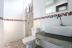 Classic Double Room | Bathroom | Shower, towels, soap, toilet paper