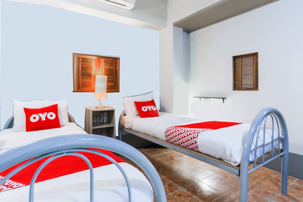 Desk, free WiFi, bed sheets