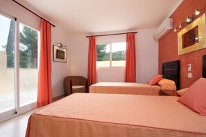 4 slaapkamers, een kluis op de kamer, een strijkplank/strijkijzer