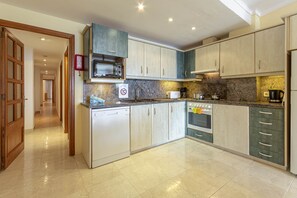 Frigorifero, microonde, forno, lavastoviglie