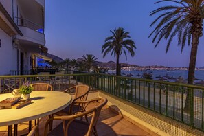 Outdoor dining - DANIELA. Fabulous location overlooking the beach! (Puerto Pollensa)