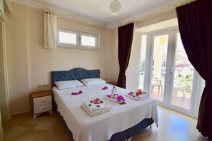 4 Schlafzimmer, Zimmersafe, Bügeleisen/Bügelbrett, WLAN