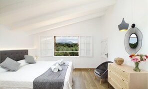 4 slaapkamers, een kluis op de kamer, een strijkplank/strijkijzer