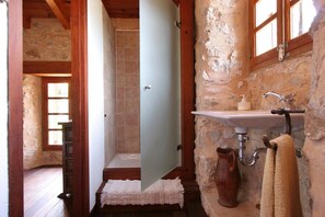 Baignoire, serviettes fournies