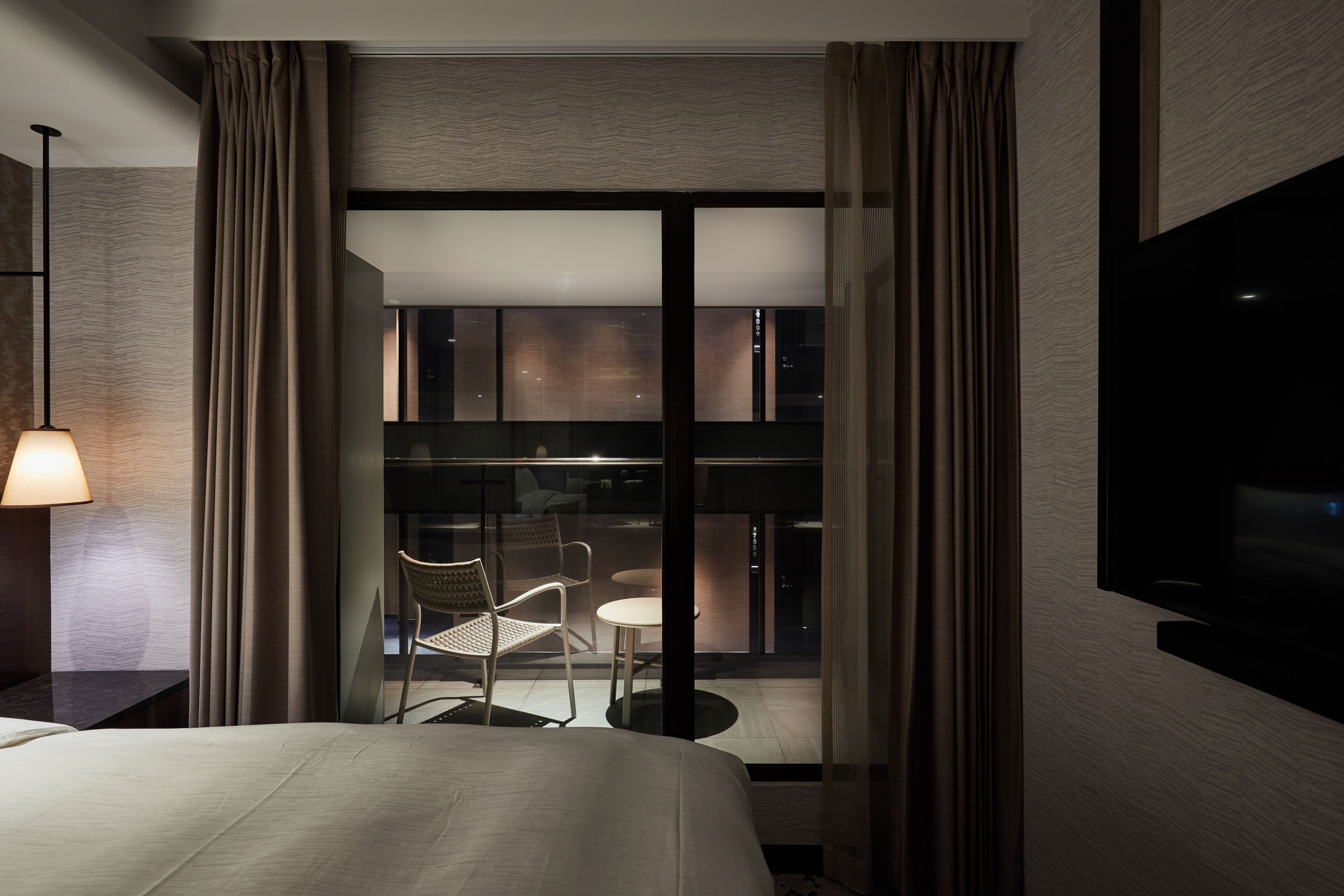 comfort room, 1 double bed, non smoking | down duvets, minibar, in-room safe, desk