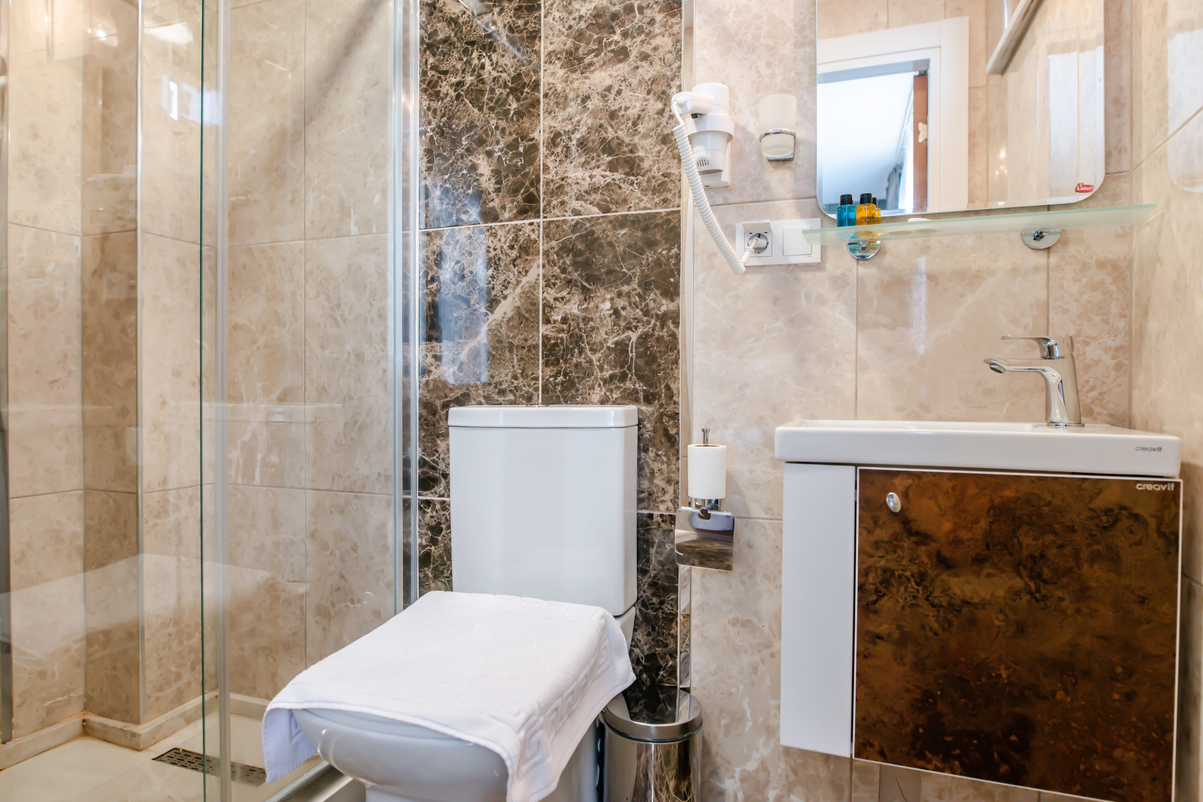 shower, free toiletries, hair dryer, slippers