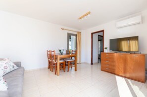 TV - YourHouse Roses 9, modern apartment in Playa de Muro (Alcúdia)