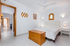 5 chambres, fer et planche à repasser, Wi-Fi gratuit, draps fournis