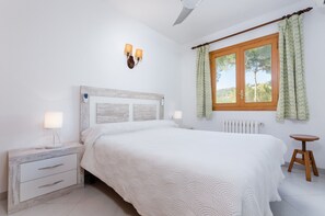 5 bedrooms, iron/ironing board, free WiFi, bed sheets