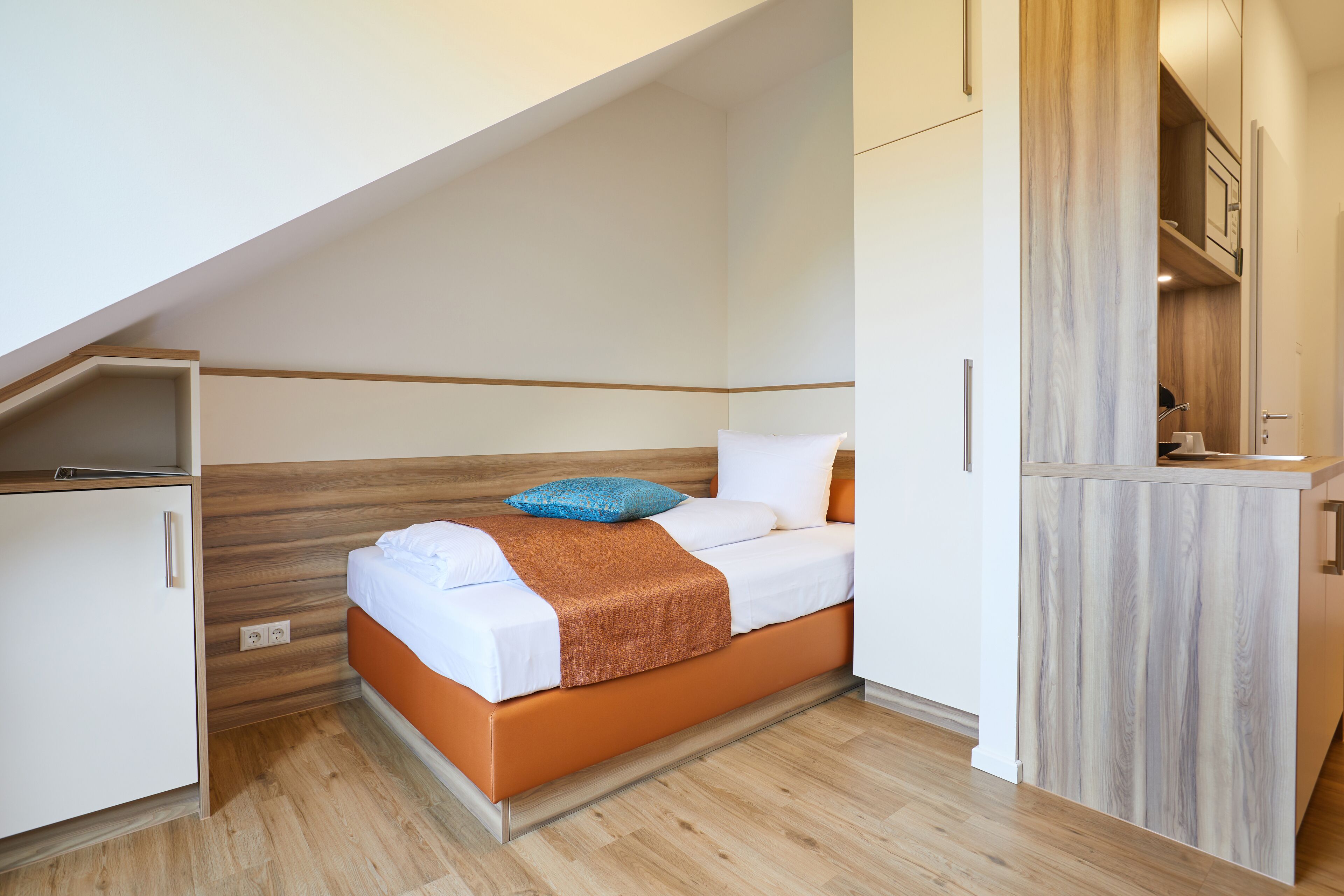 Business Single Room | Premium bedding, in-room safe, desk, blackout drapes