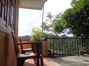 Standard Double Room | Terrace/patio - Nisha homestay (Kandy)