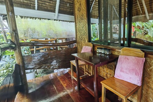  BING-VICE TOURIST INN Port Barton