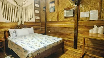 Bungalow Deluxe | Escritorio, tabla de planchar con plancha, wifi gratis