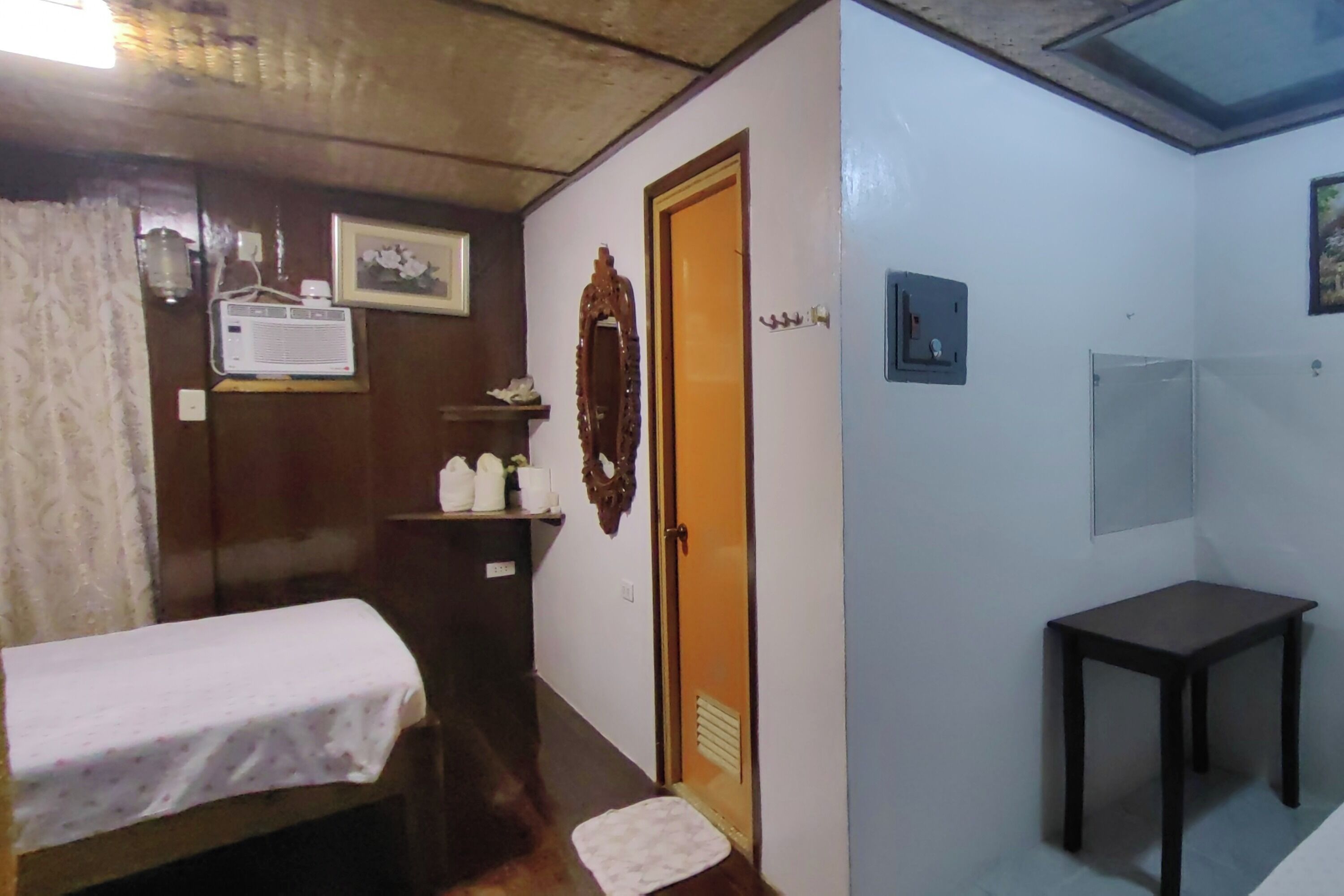 Camera tripla (Deluxe) | Una scrivania, ferro/asse da stiro, Wi-Fi gratuito