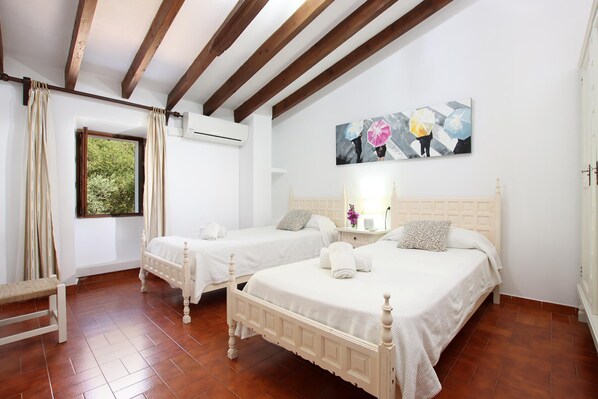 3 bedrooms, in-room safe, iron/ironing board, free WiFi