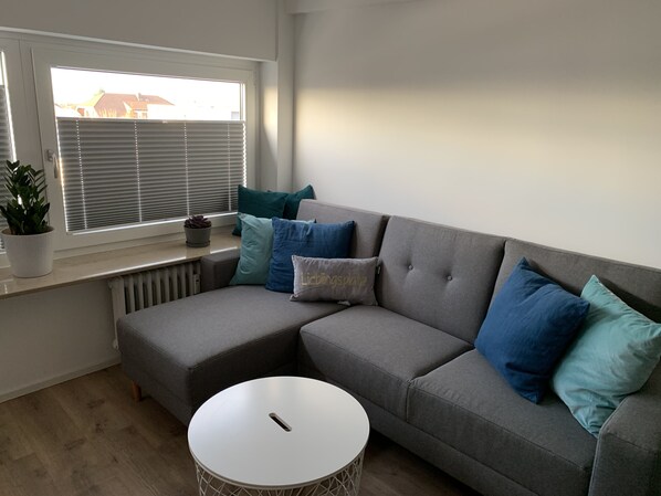 Departamento, balcón | Área de sala de estar | Televisión de pantalla plana 