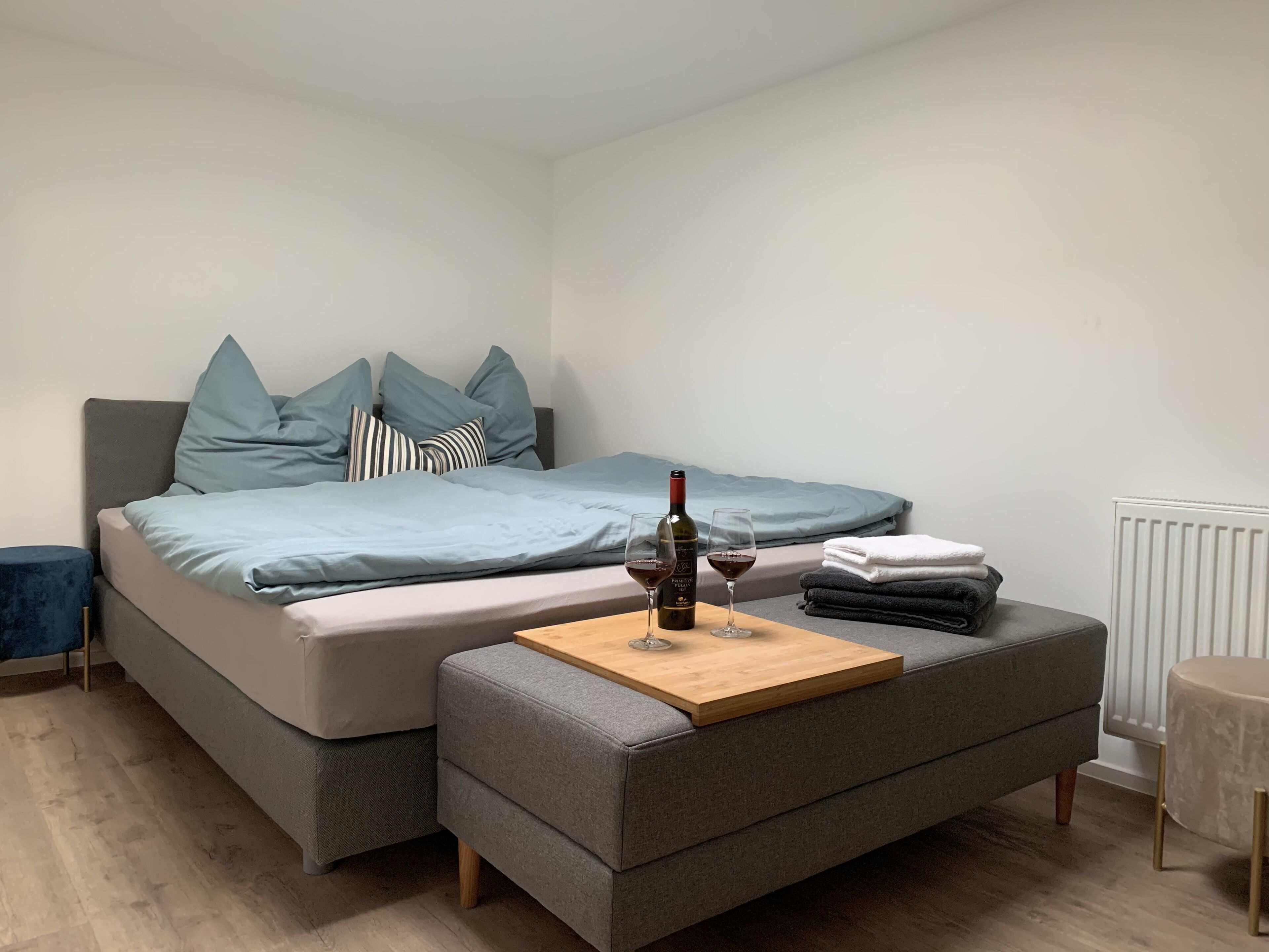 1 bedroom, individually decorated, individually furnished