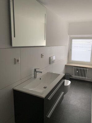 Leilighet, balkong | Vask på badet