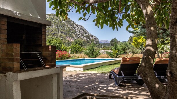 A backyard with a brick barbecue, a swimming pool, and lounge chairs under a tree. - SOL ROMA. 3 bedrooms villa near Pollensa (Pollensa)